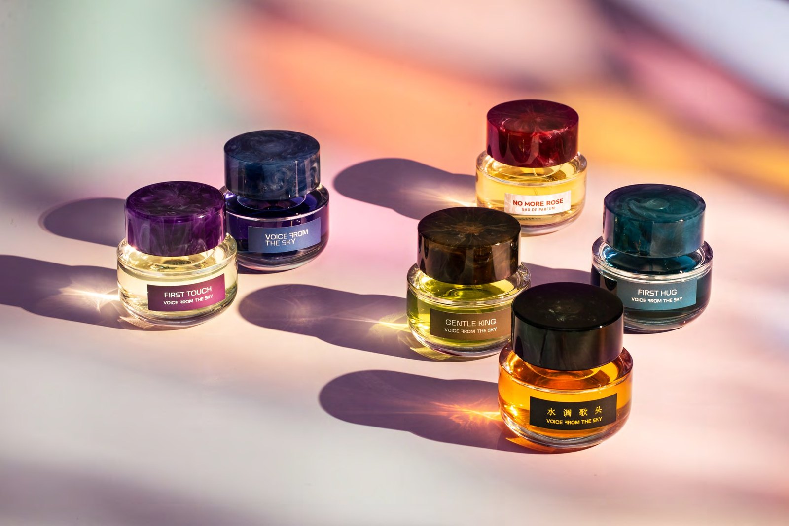 Les six parfums de Voice from the Sky, bouchons de résine coulée